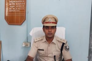 महिला को प्रताड़ित करने के आरोप में प्रभारी प्रशिक्षु डीएसपी ने तीन को भेजा जेल