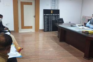 डीएम ने सभी एसडीएम को शीतलहर के मद्देनजर अलाव जलाने का दिया निर्देश