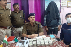 वाहन जाँच के दौरान 11 लाख 53हजार रुपये व पिस्टल के साथ एक धराया