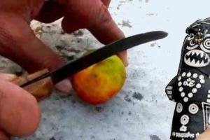 थानाध्यक्ष के काले जादू का रहस्य जानने को बेचैन हैं लोग