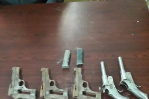 अवैध बन्दूक फैक्ट्री का उद्धबेधन, तीन गिरफ्तार-पांच पिस्तौल बरामद: एसपी