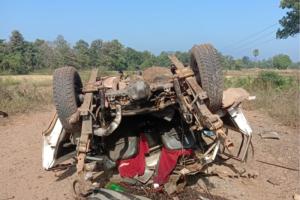 नक्सलियों ने बारूदी विस्फोट से सूमो वाहन उड़ाया, 2 घायल