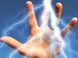 खेत में शौच करने गई महिला की करंट लगने से मौत