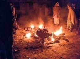 व्यवसायी के घर पर हमला, बाइक में आग लगाई