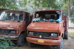 अभ्रक माइंस में छापेमारी में गए पुलिस बल पर पत्थरबाजी, दो वनकर्मिन घायल