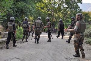 सुरक्षाबलों की तलाशी अभियान के दौरान मिले अवैध हथियार