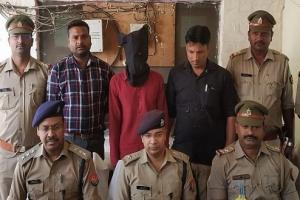 बाईक की डिक्की से 1,65 लाख की लूट