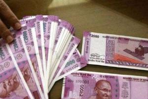 बेतिया में वाहन जांच के दौरान तीन लाख रुपये जब्त