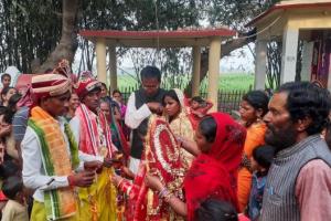 यादवपुर माई स्थान में बिना दहेज के दो जोड़ी की हुई शादी