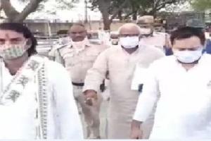 लालू के बड़े बेटे तेजप्रताप यादव ने हसनपुर से किया नामांकन