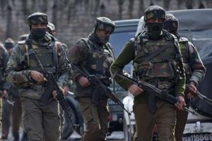 पुलवामा में आतंकी हमला, सीआरपीएफ के दो जवान घायल