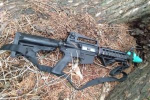 कुपवाड़ा मुठभेड़ स्थल से सुरक्षाबलों को मिली एक एम-4 राइफल और एक पाउच