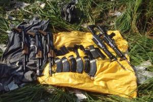 भारत-पाक सीमा पर हथियारों का जखीरा बरामद