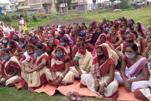 आंदोलन कर रही है आंगनबाड़ी कर्मियों ने किया चुनाव लड़ने का छूट देने की मांग
