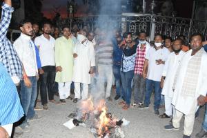 किसान विरोधी बिल के विरोध में जाप ने पीएम का  फूंका पुतला