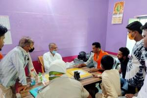 जबरन वसूली और छात्राओं से अभद्रता के विरोध में कॉलेज स्टाफ को बनाया बंधक