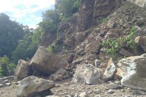 बदरीनाथ हाइवे चौथे दिन भी नहीं खुल सका