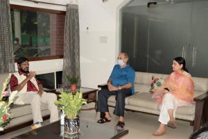 सुशांत सिंह राजपूत के परिवार से मिले अठावले