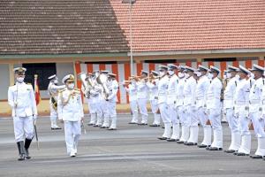 ​बहादुर नौसेना कर्मियों को ​अलंकरण समारोह में दिए गए पदक