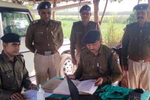 पुलिस इन्स्पेक्टर ने किया थाने का किया निरीक्षण