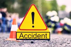 सड़क दुर्घटना में मैट्रिक परीक्षार्थी की मौत, 7 घायल