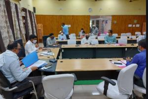 विस चुनाव को लेकर डीएम ने असमाजिक तत्वों पर नजर और सीसीए के प्रस्ताव भेजने का दिया निर्देश