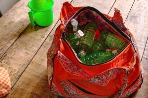 50 बोतल देसी शराब के साथ महिला गिरफ्तार