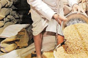 122 बोरा सरकारी अनाज हेरा-फेरी करते एसडीएम ने पकड़ा