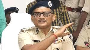 जहरीली शराब पीने से 18 लोगों की  मौत के मामले में 21 पुलिसकर्मी बर्खास्त