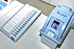 विस अध्यक्ष विजय चौधरी समेत 12 मंत्रियों की किस्मत ईवीएम में बंद