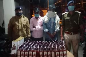 भारी मात्रा में शराब के साथ दो गिरफ्तार, सेंट्रो कर जब्त