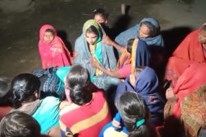 बहू का दर्जा पाने के लिए ससुराल में धरना पर बैठी सैनिक की पत्नी