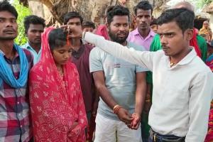 गुरु और शिष्या में हुआ प्यार, शादी के बंधन में बंधे