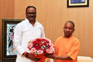 उप मुख्यमंत्री ब्रजेश पाठक ने मुख्यमंत्री आदित्यनाथ से की शिष्टाचार भेंट