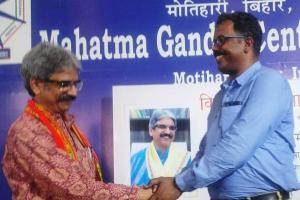 प्रो. आनंद प्रकाश बने महात्मा गांधी केन्द्रीय विश्वविद्यालय के कार्यवाहक कुलपति