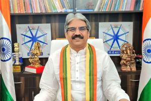 महात्मा गांधी केन्द्रीय विश्वविधालय के कुलपति को एचआरडी मंत्रालय ने हटाया