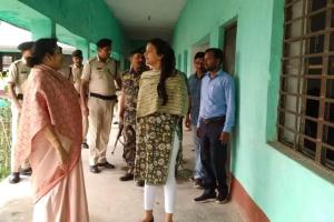 डीएम इनायत खान ने प्लस टू गर्ल्स हाई स्कूल का किया निरीक्षण