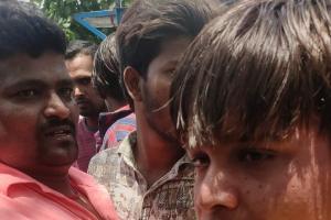 मोतिहारी में मोबाइल छीनकर भाग रहा बदमाश धराया, दो लोडेड पिस्टल व आपाची बाइक बरामद