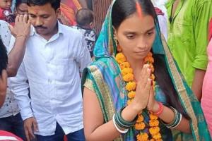 चिमनी विवाद से ध्यान भटकाने के लिए तो नहीं रची गई फायरिंग की साजिश ? मुखिया पति ने दी अब आत्मदाह की धमकी, जानिए पूरा मामला…