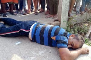 ग्रामीणों के हत्थे चढ़ा साइको शिक्षक, सूचना के घंटों बाद भी नहीं पहुंची पुलिस