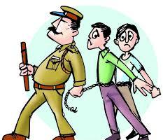 चोरी की बाइक के साथ शराब तस्कर पिता-पुत्र चढ़ा पुलिस के हत्थे