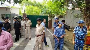 सीबीआई की लालू प्रसाद के 17 ठिकानों पर छापेमारी जारी, बढ़ सकती है मुश्किलें