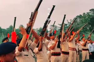 एक्सक्लूसिव: मोतिहारी में पूर्व मंत्री के अंतिम विदाई पर टांय-टांय फिस हो गई बिहार पुलिस की बंदूकें, हो रही किरकिरी  