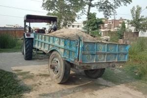 मोतिहारी में अवैध बालू खनन,  तीन ट्रैक्टर जब्त, चालक फरार