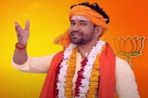 पोस्टर के बाद भाजपा उम्मीदवार ने जारी किया संगीत 'अखिलेश हुए फरार, निरहुआ डटल रहे'