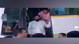 संकट में उद्धव सरकार: सूरत से गुवाहाटी पहुंचे शिवसेना के एकनाथ शिंदे एवं उनके सहयोगी मंत्री व विधायक   