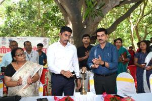 मिट्‌टी की उर्वरा शक्ति बनाए रखने के लिए रासायनिक खाद का उपयोग कम से कम करें: डीएम