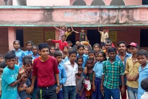 मोतिहारी में एमडीएम का भोजन करने से दो दर्जन बच्चें हुए बीमार, स्कूल छोड़ भागे शिक्षक