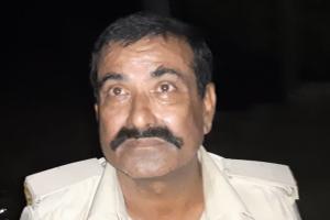 मोतिहारी में पुलिस ने नशे में चूर चौकीदार को घर से उठाया, जांच के बाद भेजा जेल