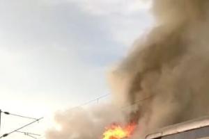 मोतिहारी में धू-धू कर जलने लगा चलती ट्रेन का इंजन, यात्रियों ने कूदकर बचाई जान, सजगता से टली बड़ी दुर्घटना